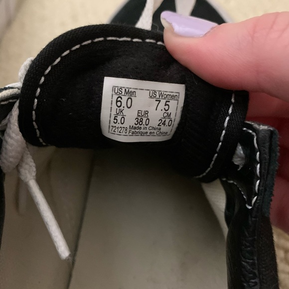 Vans Old Skool Sneakers!! - Picture 5 of 5